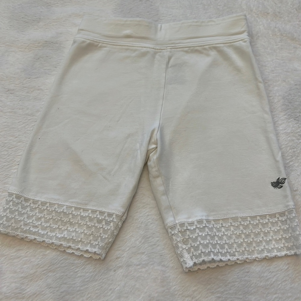 Girls 4/5 White Bermuda Length Shorts
